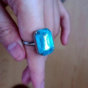 🔵💍 Bright Blue Plastic Ring with Silver-Colored Band - Small 💍🔵